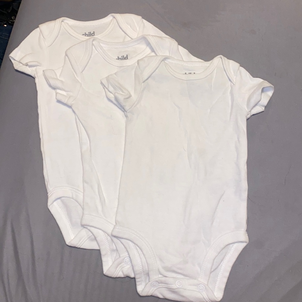 Pack of 3 white onesies